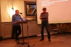 Rechts  Hans Kanters stopt als bestuurslid, links Leo Holleman